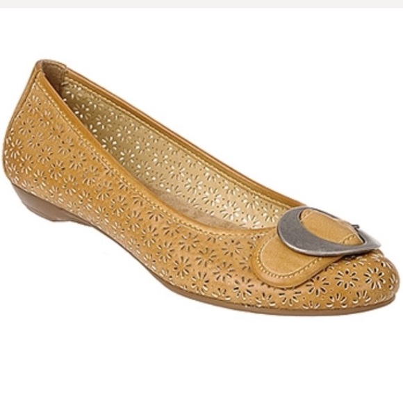 Dr. Scholl's Gift Natural Ballet Flats - Picture 1 of 4